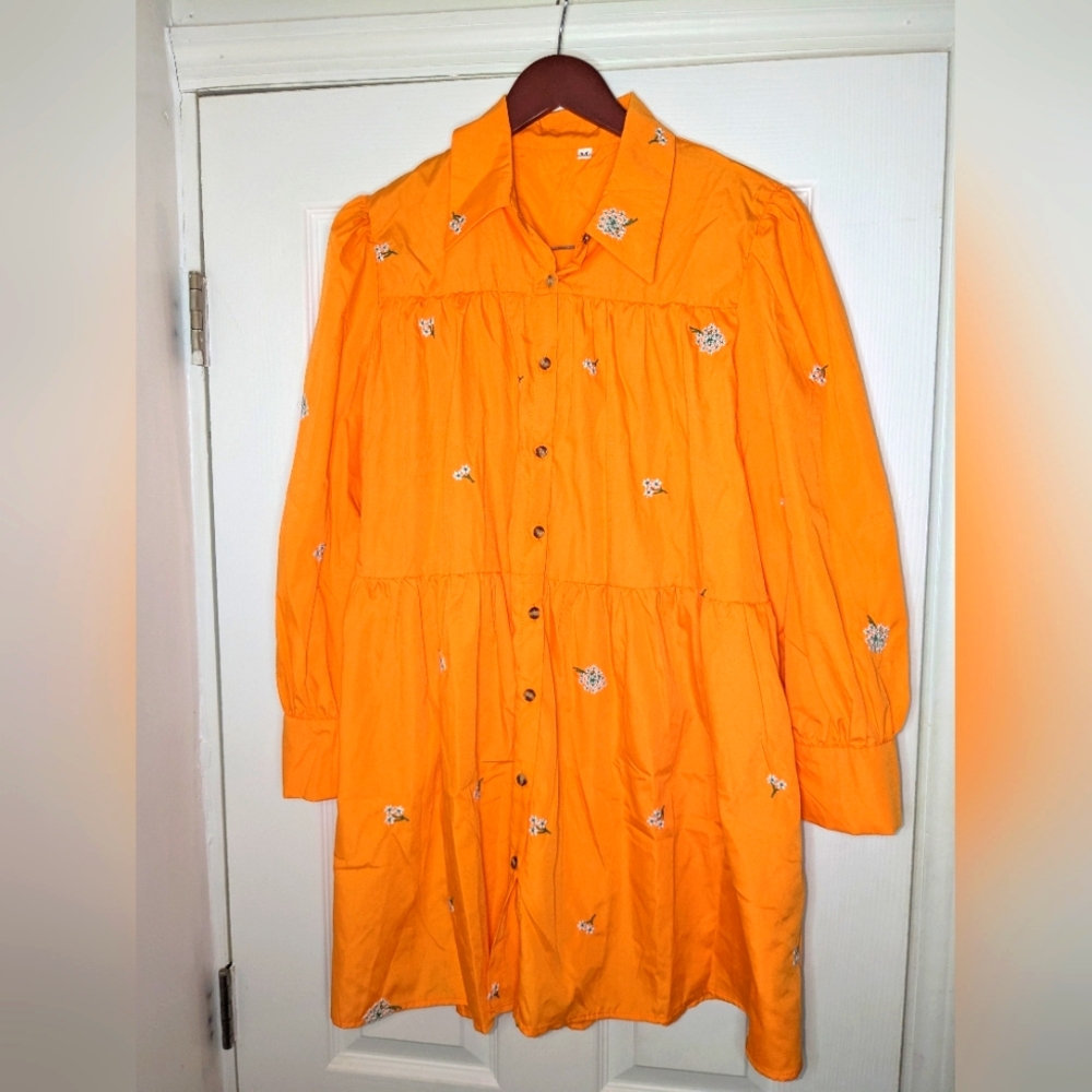 Women's Boutique Orange With Flower Bouquets Print. Size M.